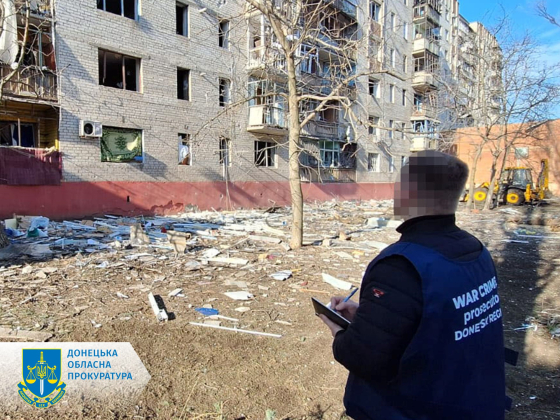 Прокурори фіксують наслідки обстрілу Дружківки, де серед 12 поранених цивільних – одна дитина 