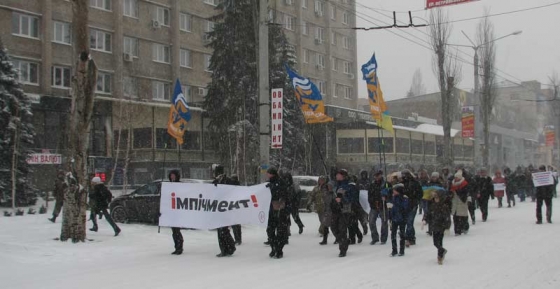 В Краматорске прошел марш и митинг за отставку Президента Петра Порошенко 