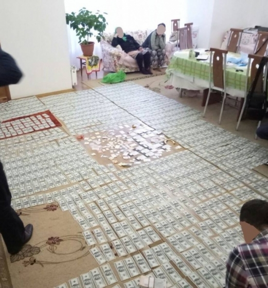 Дело Януковича и К°: ГПУ изъяла золото, деньги, документы