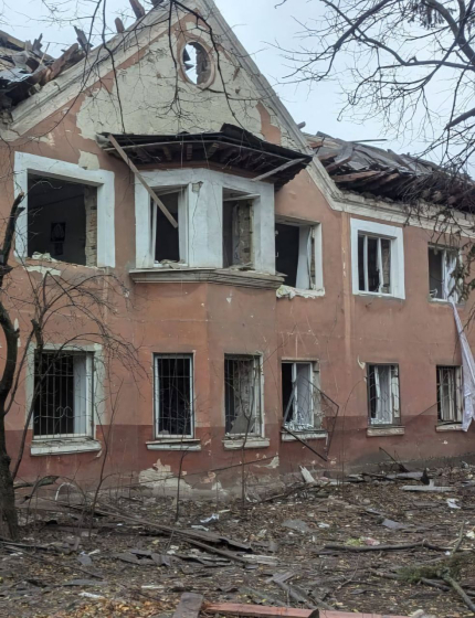 РФ атакувала Кривий Ріг: 17 поранених, зокрема двоє дітей, частково зруйновано адмінбудівлю