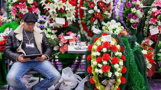 Російські регіони показали закупівлі понад 100 тисяч похоронних вінків із початку вторгнення в Україну