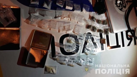 Россиянина с расфасованными наркотиками задержали спецназовцы в Киеве
