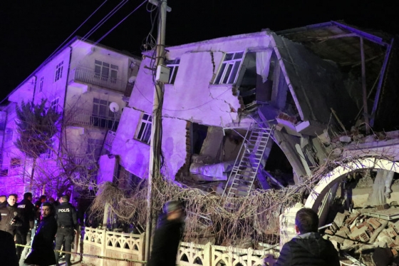 Мощное землетрясение в Турции: число жертв возросло до 20