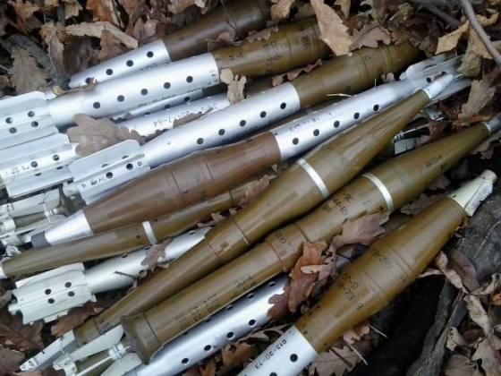 В Донецкой области СБУ разоблачила тайник со снарядами и взрывчаткой