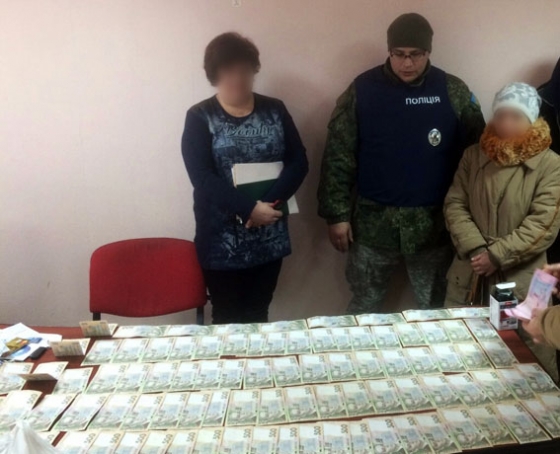 Полицейские пресекли преступную деятельность группы лиц, связанную с коррупцией в налоговых органах Государственной фискальной службы области