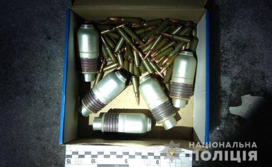 В доме около ж/д вокзала в Константиновке обнаружен схрон с патронами и выстрелами к гранатомету 