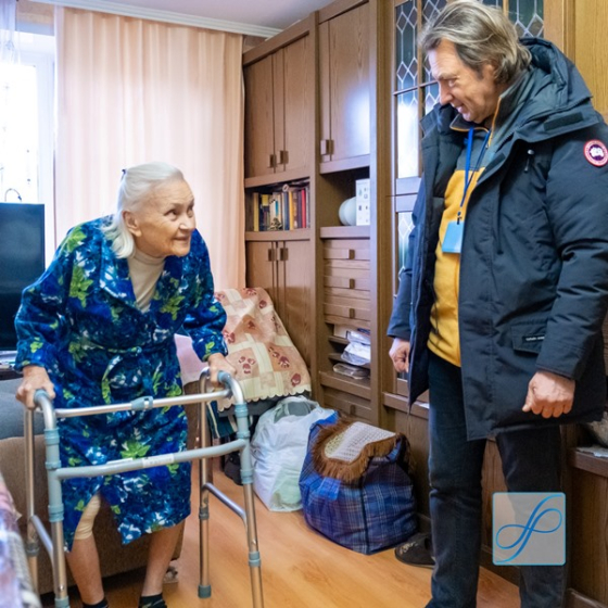 Фонд розвитку громади допомагає людям похилого віку у Краматорську