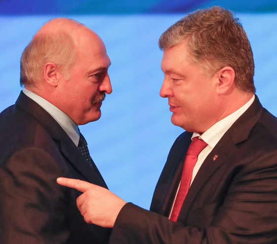 Лукашенко заявил, что Порошенко отверг его предложения по Донбассу, а украинцы назвали &quot;пророссийским&quot;
