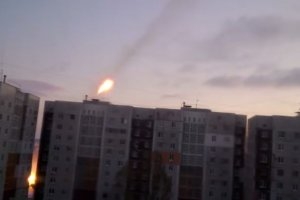 Стрельбу боевиков из &quot;Града&quot; возле многоэтажки сняли на видео сразу несколько очевидцев 