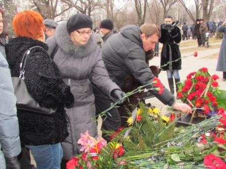 Краматорск митинг-реквием памяти жертв артиллерийских обстрелов