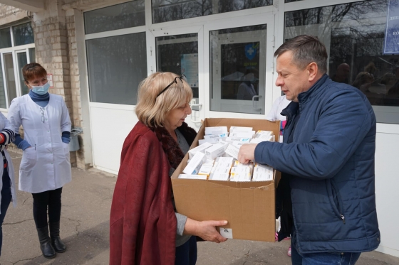 Передали гуманитарную помощь - препараты для пациентов