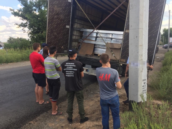 В Донецкой области перехватили два грузовика с поддельным алкоголем на 5,5 млн гривен 