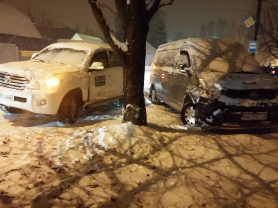 В Краматорске внедорожник ОБСЕ врезался в автомобиль с ребенком, - волонтер 