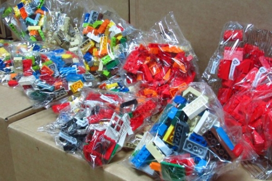 Учебные заведения получат игровые наборы LEGO Play Box для учеников младших классов 