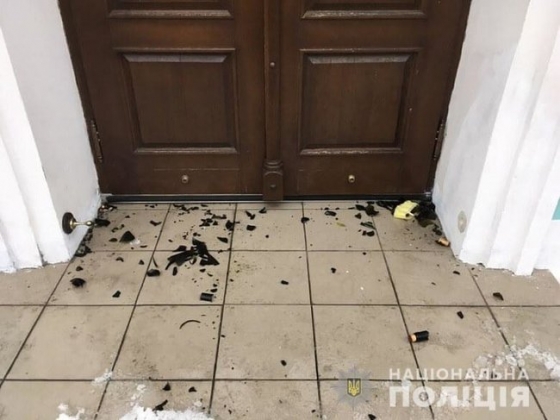 Утром неизвестные бросали &quot;коктейли Молотова&quot; в Андреевскую церковь в Киеве