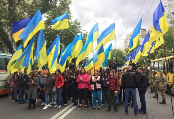 В Киеве походит акция &quot;Бессмертного полка&quot;. С георгиевскими ленточками не пускали 