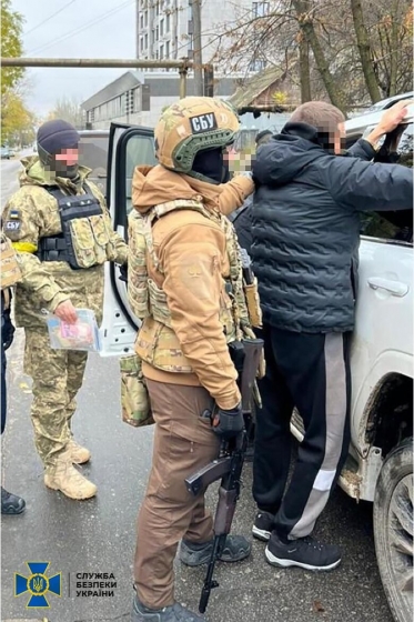 СБУ викрила чергового поплічника окупантів у Херсоні: допомагав загарбникам втікати на катерах на лівий берег Дніпра