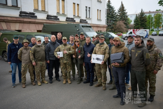 Дрони та автотранспорт передали військовим, які боронять Україну на Донеччині
