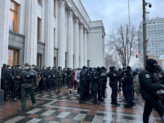 Сегодня Рада заслушает послание Зеленского. Парламент находится под усиленной охраной полиции и Нацгвардии