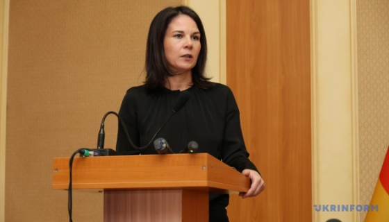 Бербок про можливе блокування Угорщиною допомоги Україні: Знайдемо необхідні рішення