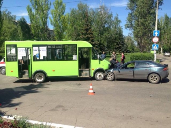 В Краматорске в ДТП попала маршрутка (фото)