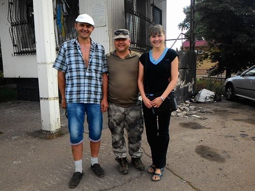 Из плена боевиков освободили двух волонтеров, - Минобороны