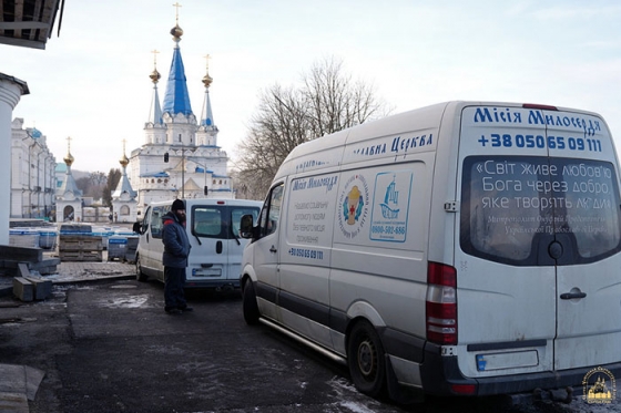 До Святогірської Лаври доставили гуманітарну допомогу з Київщини та Дніпропетровщини