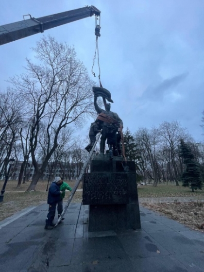 В Києві демонтували пам’ятник учасникам антиукраїнського &quot;січневого повстання&quot;