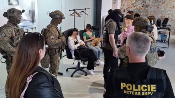 Чеська поліція спільно з СБУ викрила кол-центр на Закарпатті, з якого дурили європейців