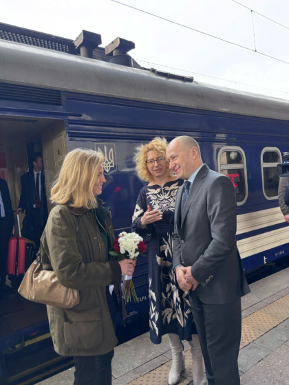 Нова глава МЗС Австрії Майнль-Райзінгер прибула до Києва