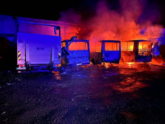 У Краматорську горіли вантажні автомобілі та автобуси