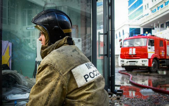 Пожежа все ще триває: з&#039;явились нові супутникові знімки наслідків атаки на НПЗ у Феодосії