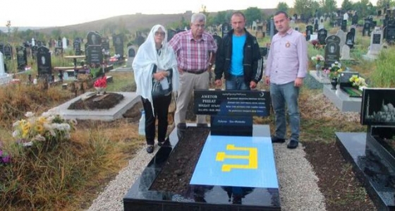 &quot;Пал жертвой ради родины, ради народа&quot;, - на могиле зверски убитого оккупантами крымского татарина Решата Аметова установили памятник