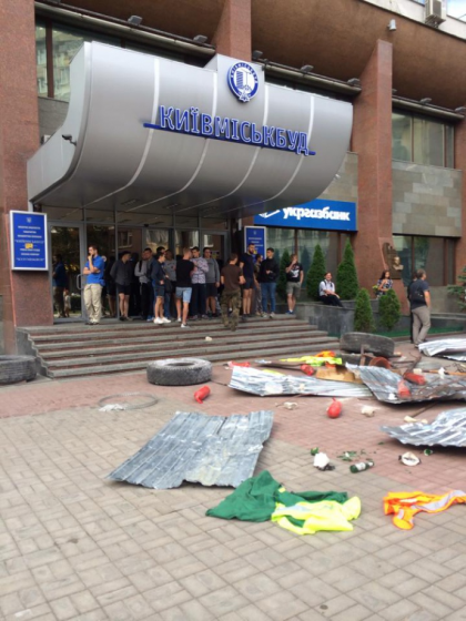Столкновения под &quot;Киевгорстроем&quot;: 3 задержанных, 2 полицейских пострадали