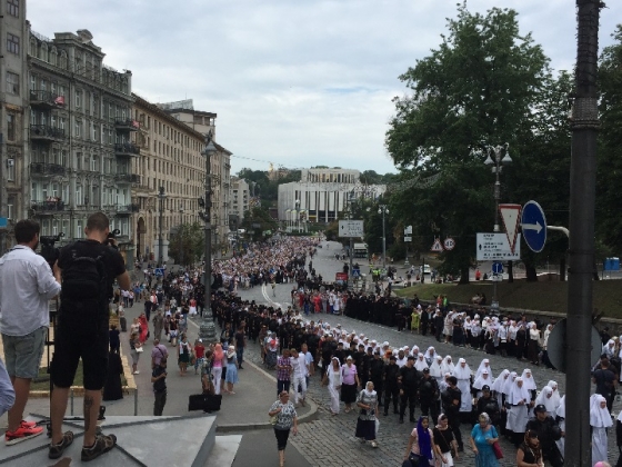 В Киеве проходит крестный ход УПЦ Московского Патриархата
