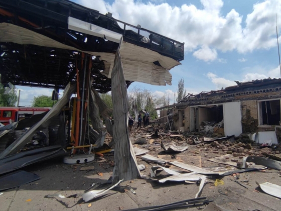 Окупанти скинули авіабомби на АЗС у Торецьку – відомо про загибель чоловіка та поранення дев’ятьох осіб
