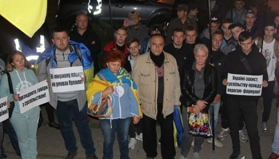 Акции против согласования &quot;формулы Штайнмайера&quot; прошли в Днипре и Кривом Роге