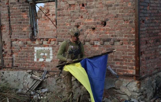 ЗСУ підняли прапор України над звільненою Андріївкою в Донецькій області (відео)