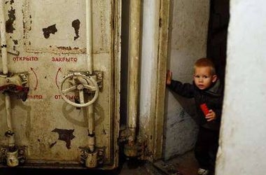 Жизнь в убежищах Донбасса: без света, воды и с кучей болезней 