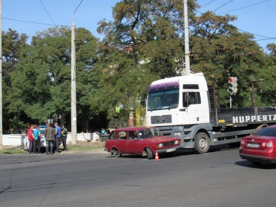 В Краматорске на Новом Свете ДТП: грузовик столкнулся с легковым автомобилем