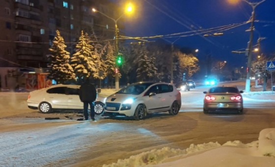 В Краматорске на перекрестке не разминулись два авто