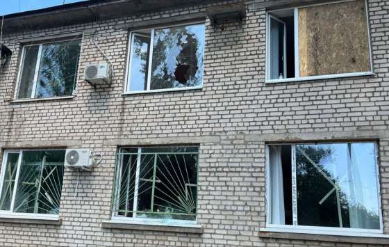 Росіяни вдарили по території лікарні в Нікополі: Загинув чоловік