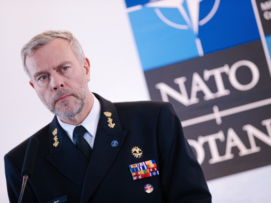 Постачання зброї та боєприпасів Україні має йти за рахунок збільшення виробництва, - голова Військового комітету НАТО Бауер