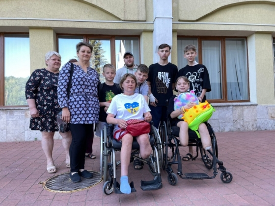 Сім’ю, яка постраждала від ракетного удару у Краматорську, евакуювали до США
