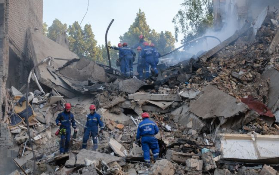 Удар по Києву: з-під завалів дістали ще п&#039;ять тіл загиблих