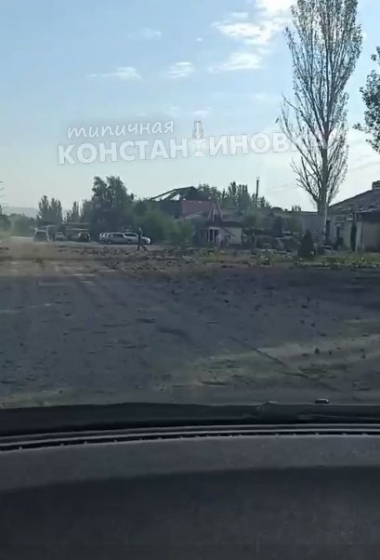 Російські сили обстріляли Костянтинівку, зруйновано автомагазин (выдео 18+)