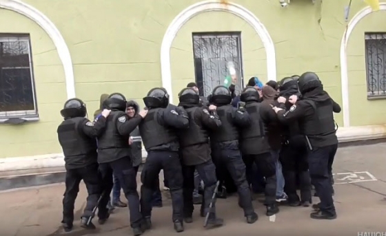 В суде Краматорска полиция отрабатывала действия на случай массовых беспорядков