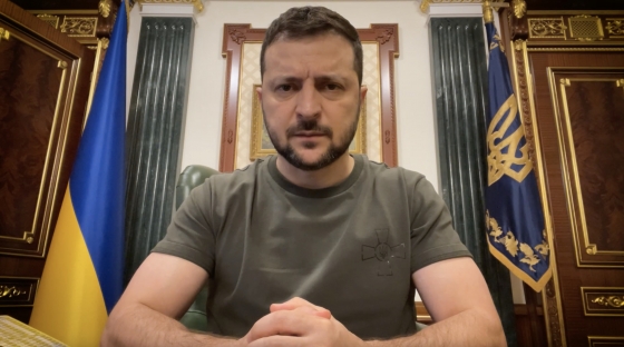 Закликаю водіїв та пішоходів бути уважними у темну пору доби, - Зеленський 