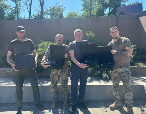 Сіверська громада передала 4 дрони DJI Mavic 3T 54 ОМБр