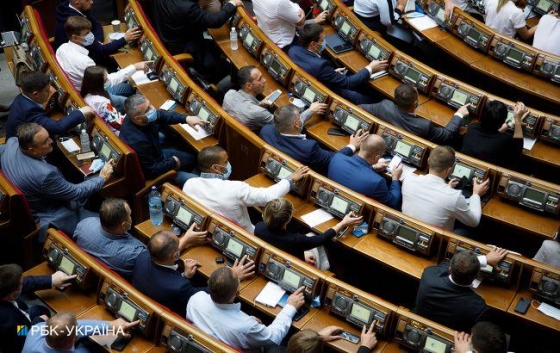 Рада планирует повысить налоги для украинцев: какие и на сколько 
